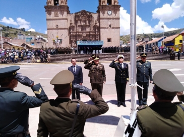 Región Puno desfiló por día del INPE