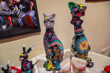 Expo-venta un producto, un cambio: Artículos de calidad por el Día de la Amistad
