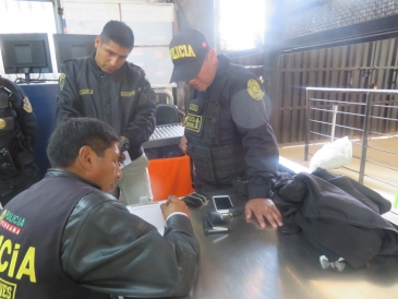 Efectivo PNP intentó ingresar un celular al penal Cusco