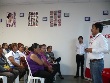 Capacitan a internas del penal de Huánuco sobre formalización empresarial