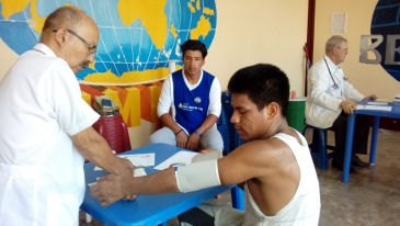 Internos del penal Chiclayo se benefician con campaña médica y odontológica