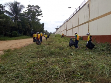 Limpian perímetro del penal de Puerto Maldonado