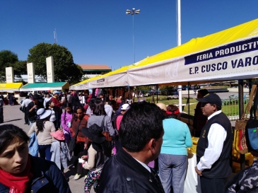 Feria “Manos maestras del Cusco trabajando para ti” empezó con gran acogida de la comunidad de Wanchaq