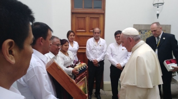 Inpe logra que 4 internos lleguen al Papa