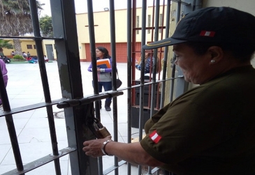 Agentes penitenciarias desarrollan con profesionalismo e intuición sus labores de seguridad