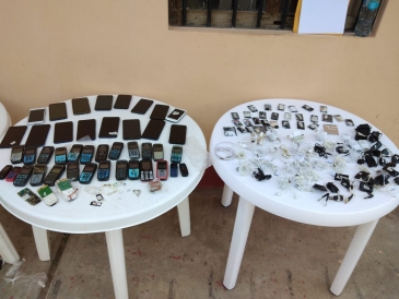 Encuentran 42 celulares en operativo en penal de Cajamarca