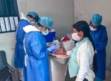 Pruebas rápidas y campañas de vacunación en penales de Abancay y Pucallpa