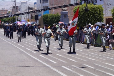 PERSONAL PENITENCIARIO PARTICIPA EN DESFILE CÍVICO POR 477° ANIVERSARIO DE LA CIUDAD DE MOQUEGUA