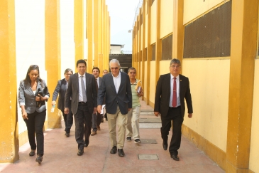 Congresista Gino Costa visitó penal Miguel Castro Castro