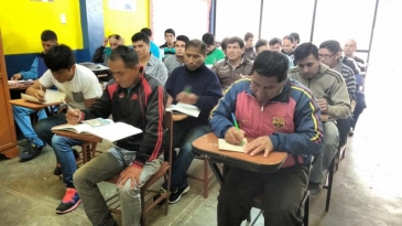 En los penales de Cajamarca y Ancón inician clases
