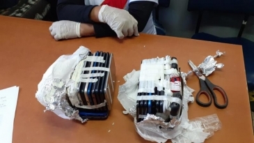 Mujer pretendió ingresar celulares con accesorios al penal Arequipa distribuidos en víveres