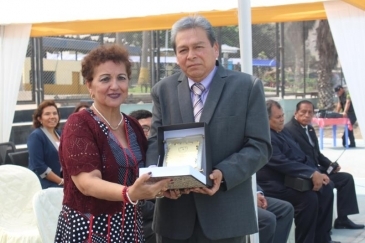 Merecido homenaje a dos servidores por cumplir su tiempo de servicio