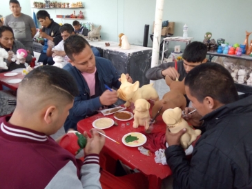 Taller de cerámica productiva del INPE especializa a internos jóvenes