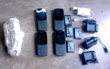 INPE incauta celulares lanzados desde el exterior al penal de Juanjuí