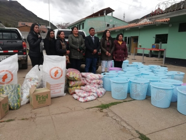 Comité de damas de Huancavelica visitó a internos que ingresaron a casa de estudios