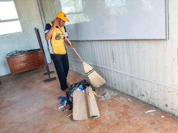 Tutelados realizan campaña de limpieza y pintado en colegio de Moyobamba