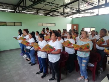 Internas del penal Mujeres Chorrillos realizan recital musical