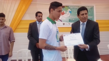 Premian a internos ganadores del segundo concurso de relatos