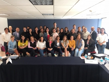 Servidoras participan en taller de la Cruz Roja en México