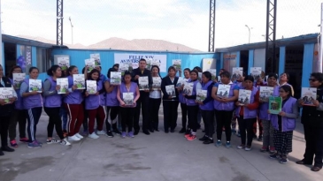 Internas del penal Arequipa reciben donación de 800 libros