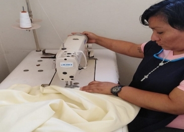 INPE inaugura taller de tejido a máquina en el penal Moquegua
